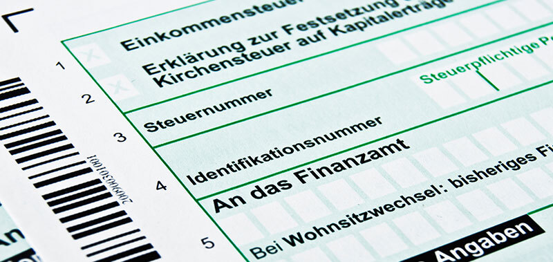 Formular zur Einkommensteuer mit sichtbaren Feldern und Text
